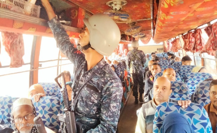 আমতলীতে নৌবাহিনী ও থানা পুলিশের যৌথ চেকপোস্ট