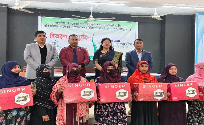 কাপাসিয়ায় অর্ধশতাধিক উপকারভোগী ও প্রতিষ্ঠানকে অনুদান বিতরণ