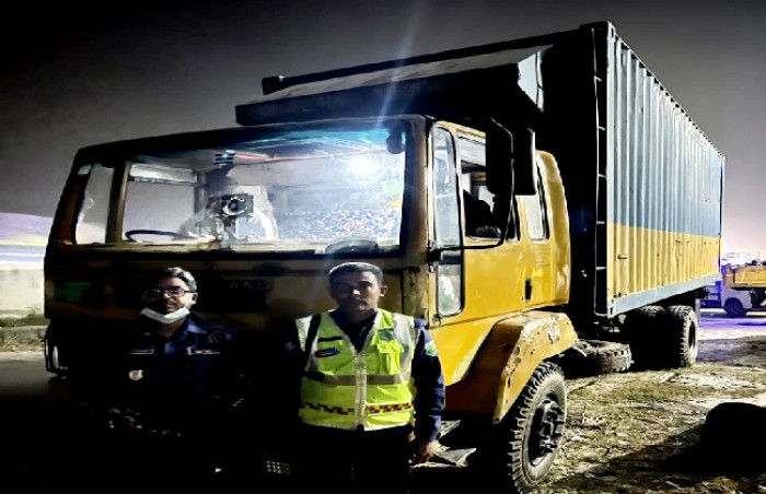 চোরাই কাভার্ডভ্যান উদ্ধার, মাদকসহ চালক-হেলপার আটক