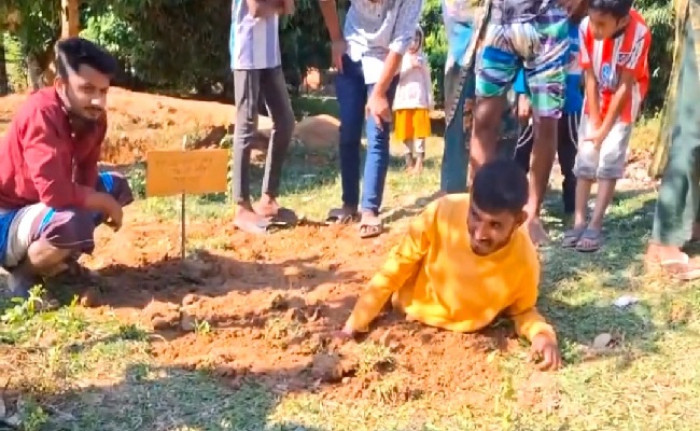 শ্রীপুরে মাকে মারধর করায় সন্তানকে মাটিতে পুতে বিচার