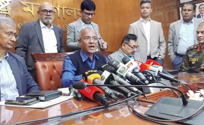 হাদির হামলাকারীদের ধরিয়ে দিলে ৫০ লাখ টাকা পুরস্কার: স্বরাষ্ট্র উপদেষ্টা