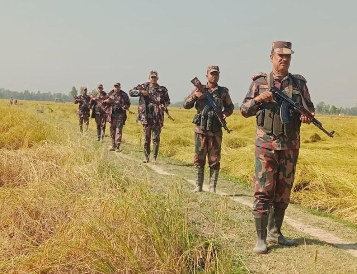 ফুলবাড়ী সীমান্তে বিজিবির নজরদারী জোরদার