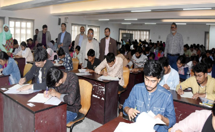 খুবি উপকেন্দ্রে সুষ্ঠুভাবে ঢাবির ‘সি’ ইউনিটের ভর্তি পরীক্ষা অনুষ্ঠিত