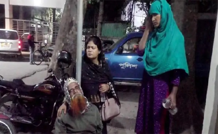 যশোরে বাবার সামনেই উপর্যুপরি ছুরিকাঘাতে ছেলেকে হত্যা