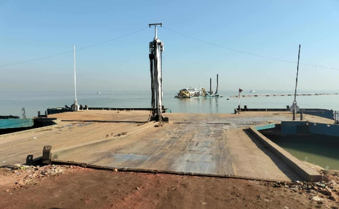 পদ্মায় নাব্য সংকট: দৌলতদিয়ার ৭ নম্বর ফেরিঘাট বন্ধ, বিকল্প ঘাটে পারাপার