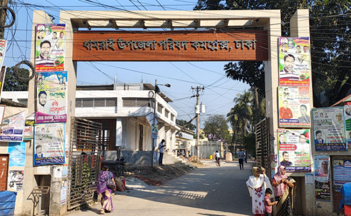 ধামরাইয়ে ফেস্টুন অপসারণে ইসির নির্দেশনা মানছেন না প্রার্থীরা