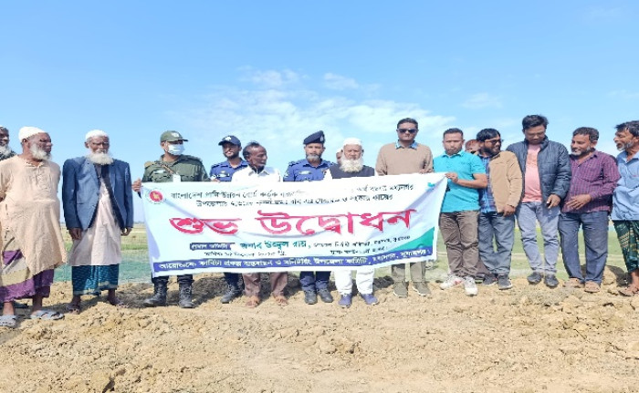 মধ্যনগরে হাওরের ফসল রক্ষা বাঁধ মেরামত কাজের উদ্বোধন