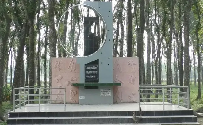 ৫৪ বছরে প্রথমবার স্মৃতিস্তম্ভে শ্রদ্ধা জানায়নি জেলা প্রশাসন—ক্ষুব্ধ জামালপুরবাসী