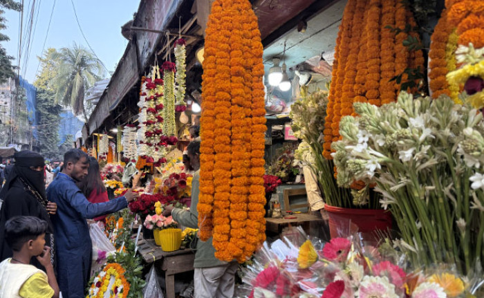 ফুলে ফুলে লেখা বিজয়ের গল্প