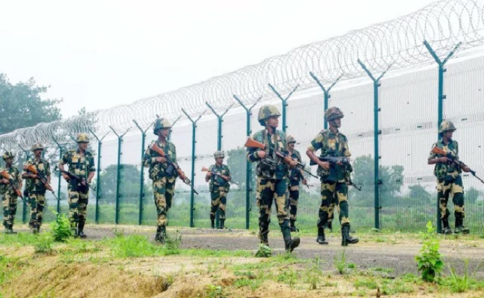 বাংলাদেশ সীমান্তের ৮০ শতাংশ এলাকায় কাঁটাতারের বেড়া দিলো ভারত