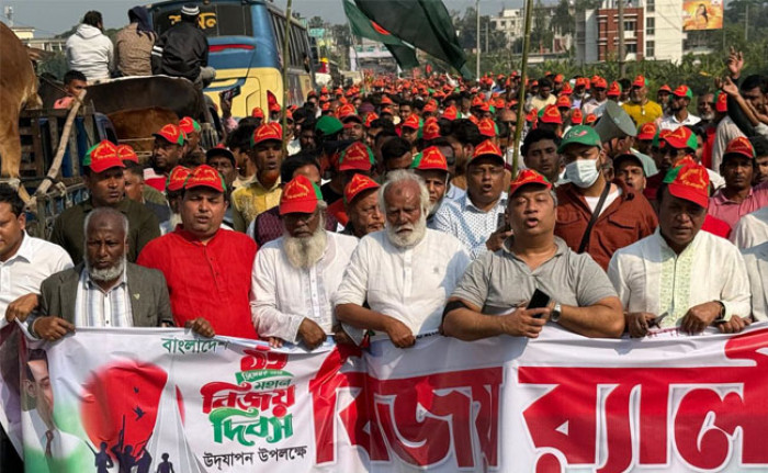 বিজয় দিবস উপলক্ষে কাপাসিয়ায় বিএনপির বিশাল বর্ণাঢ্য শোভাযাত্রা