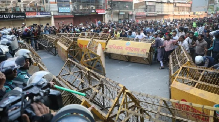 ঢাকায় ‘মার্চ টু ইন্ডিয়ান হাইকমিশন’ কর্মসূচিতে পুলিশের বাধা