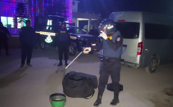 গাইবান্ধায় ৪টি অবিস্ফোরিত ককটেল জব্দ