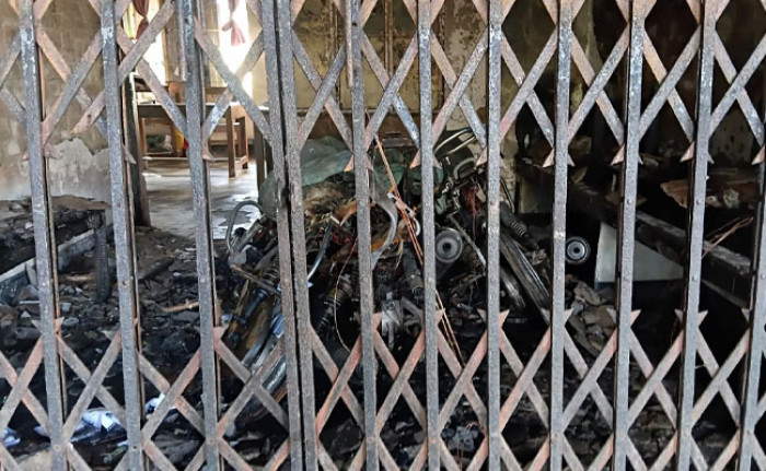 ফেনীতে গ্রামীণ ব্যাংক কার্যালয়ে দুর্বৃত্তের আগুন