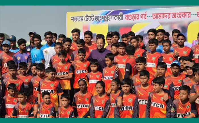  বগুড়ার মাটিতে অনুপ্রেরণার গল্প শোনালেন মুশফিক, গড়বেন ক্রিকেট একাডেমি