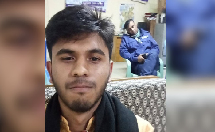  পটিয়ায় গ্রেপ্তার নিষিদ্ধ ছাত্রলীগ নেতার থানায় সেলফি, অতঃপর....