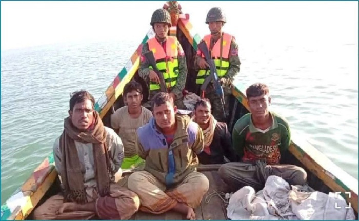 নাফ নদ থেকে ৯ জেলেকে ধরে নিয়ে গেছে আরাকান আর্মি