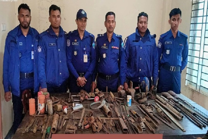 রামুর ঈদগড়ে অস্ত্র কারখানার সন্ধান, বিপুল সরঞ্জাম উদ্ধার