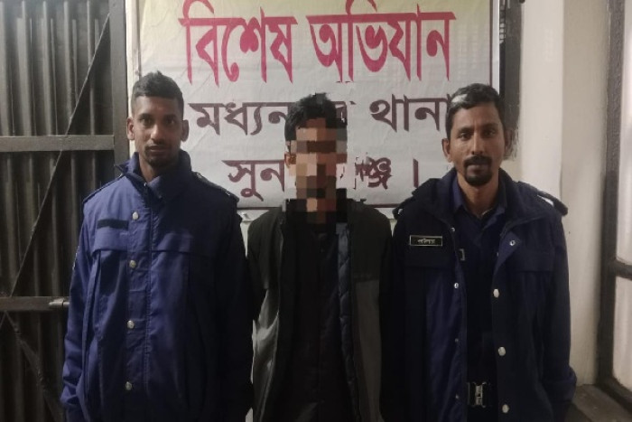 মধ্যনগরে ডেভিল হান্ট ফেইজ অভিযানে আসামি গ্রেপ্তার