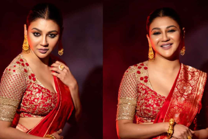 অকারণে মোবাইল ব্যবহার না করার পরামর্শ জয়ার